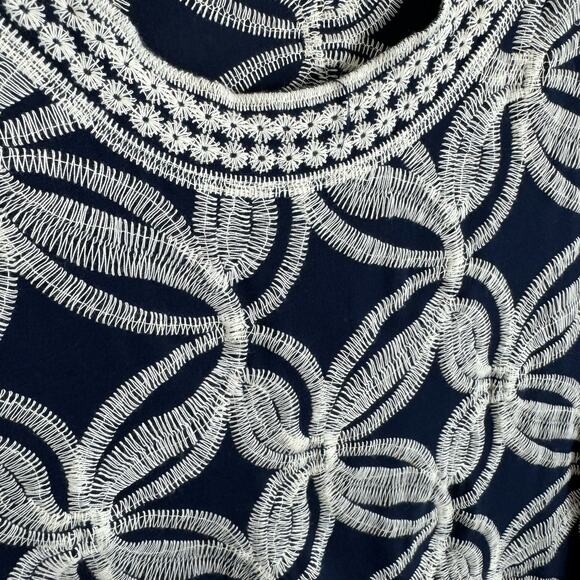 Solitaire Navy Blue White Embroidered Rayon Short Sleeve Pullover Blouse Size 1X - Picture 3 of 7